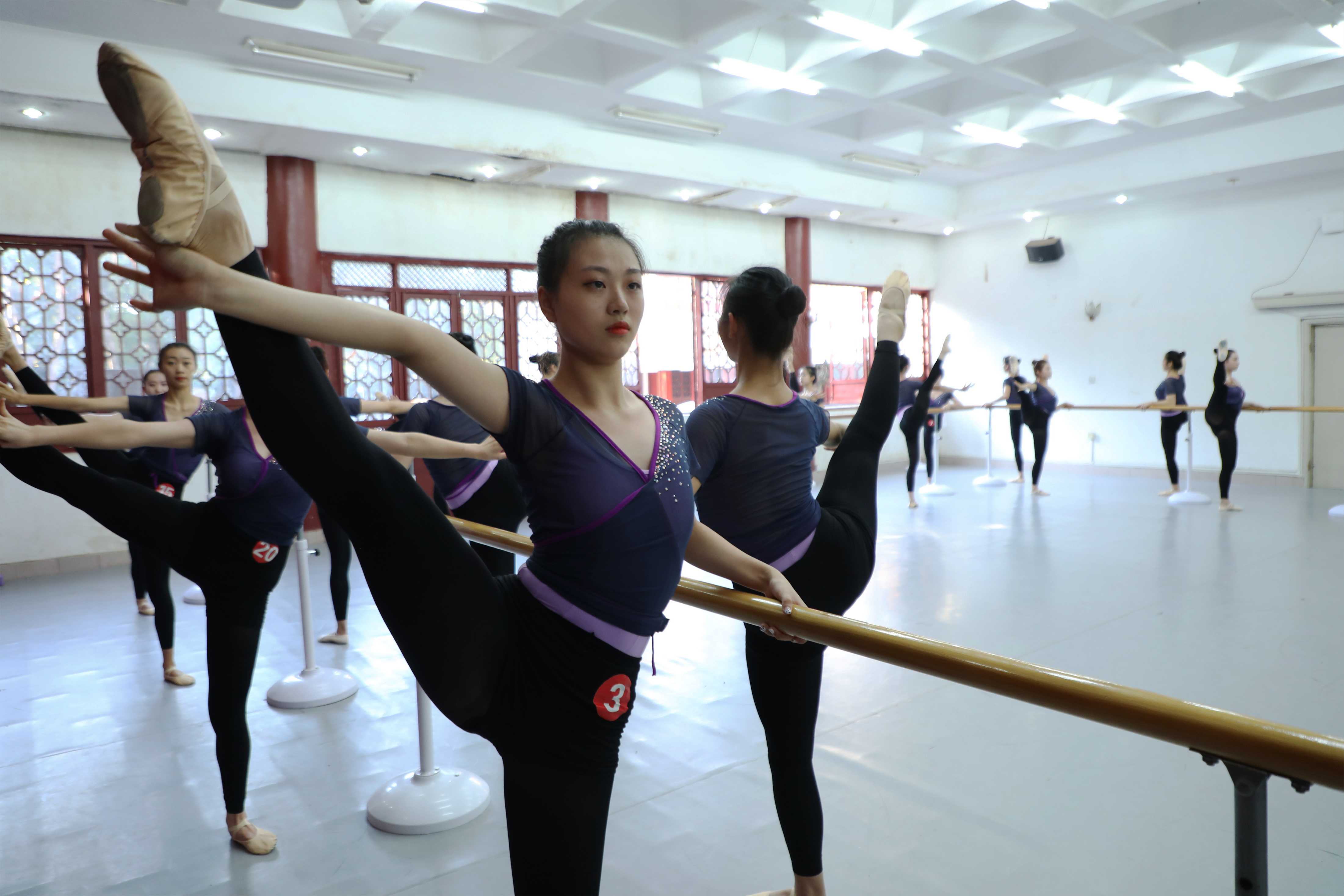 上海芭蕾舞团版经典芭蕾舞剧"睡美人"全球首演。|睡美人|上海芭蕾舞团|芭蕾舞剧_新浪新闻