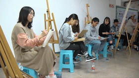 1578451335923475.gif 清华美术学院教授王铁牛在云大示范指导
